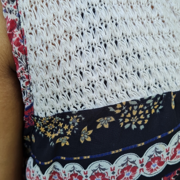 Printed top in feather weight georgette. - Picture 4 of 5